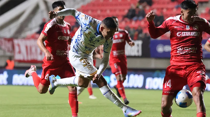 La Calera y Everton jugarán el lunes por orden de la ANFP Decisión que perjudica la planificación viñamarina con miras al choque ante Colo Colo, se tomó por problemas en la cancha cementera.  